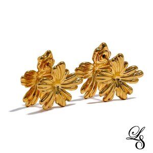 🌸 New 18K Gold Flower Statement Earrings 🌸